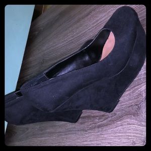 Black Wedges